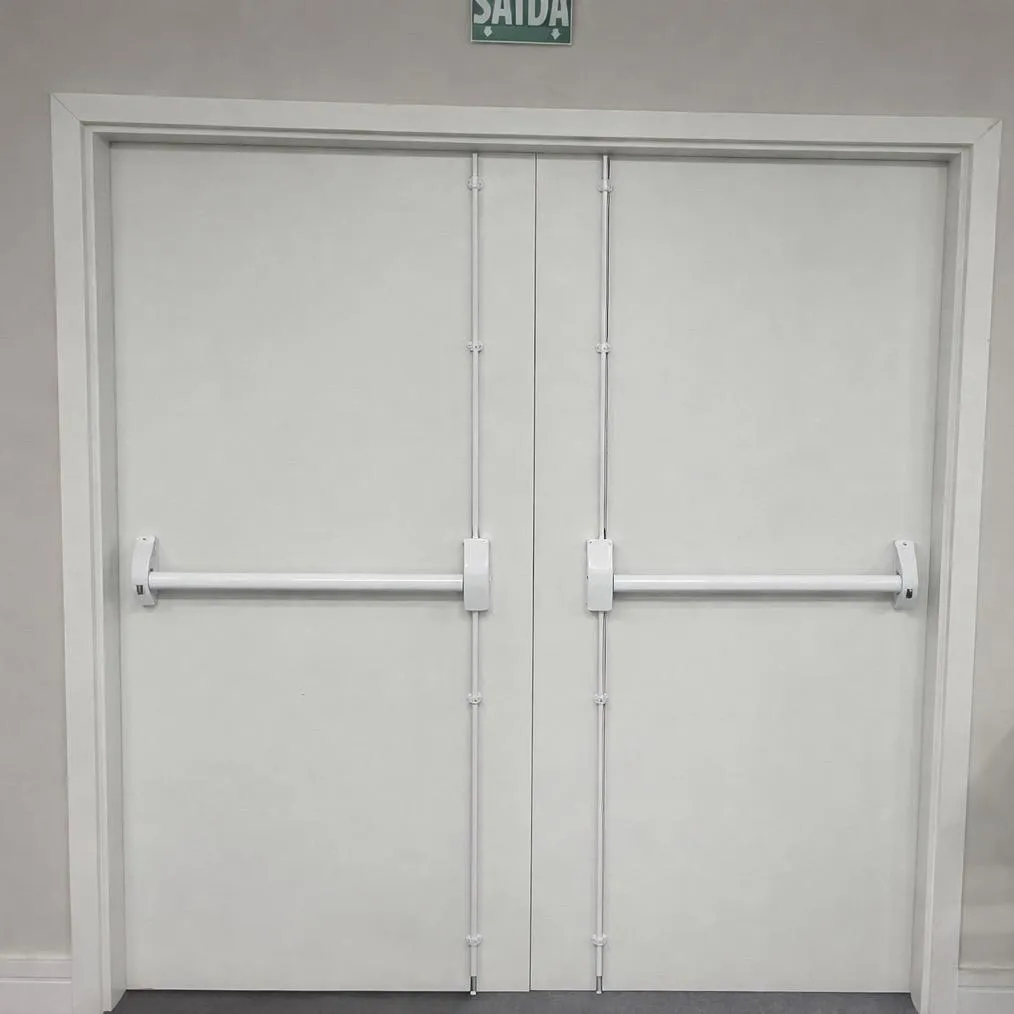 Instalação de porta corta fogo para edifícios